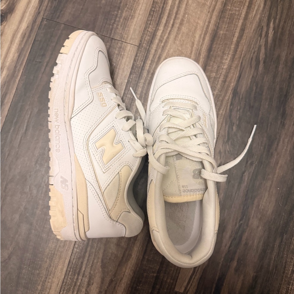 New Balance 550 Women’s Size 8.5 Color: beige and white